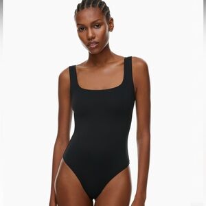Aritzia Contour Squareneck Bodysuit / Tanktop, Sleeveless / Black / Size Small